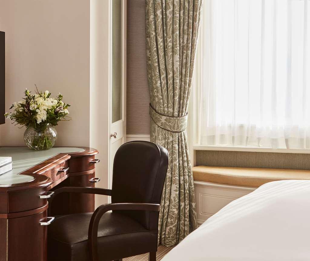 The Connaught Hotel London Room photo